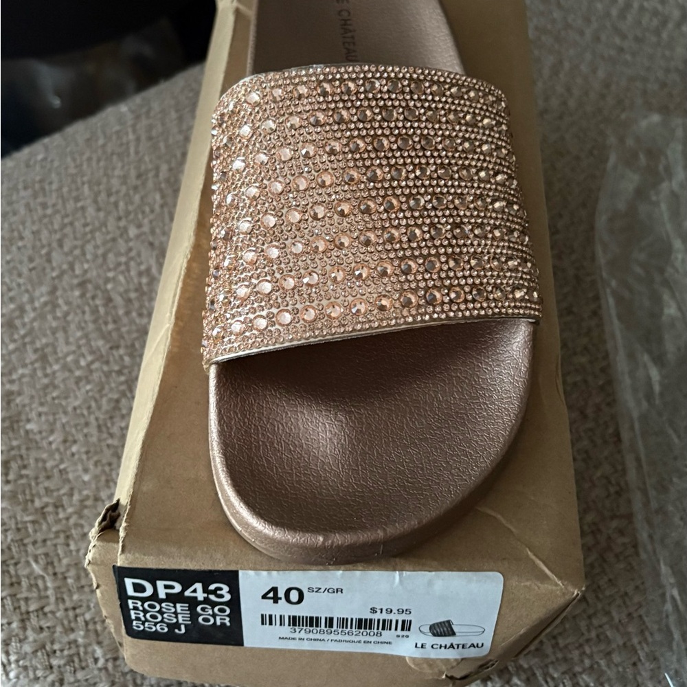 Le Chateau BNIB Women's Metallic Sandals